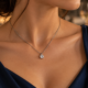 COLGANTE CON DIAMANTE SOLITARIO - Arelana